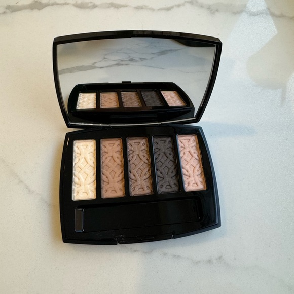 Chanel Eye Shadow palette - Picture 5 of 6